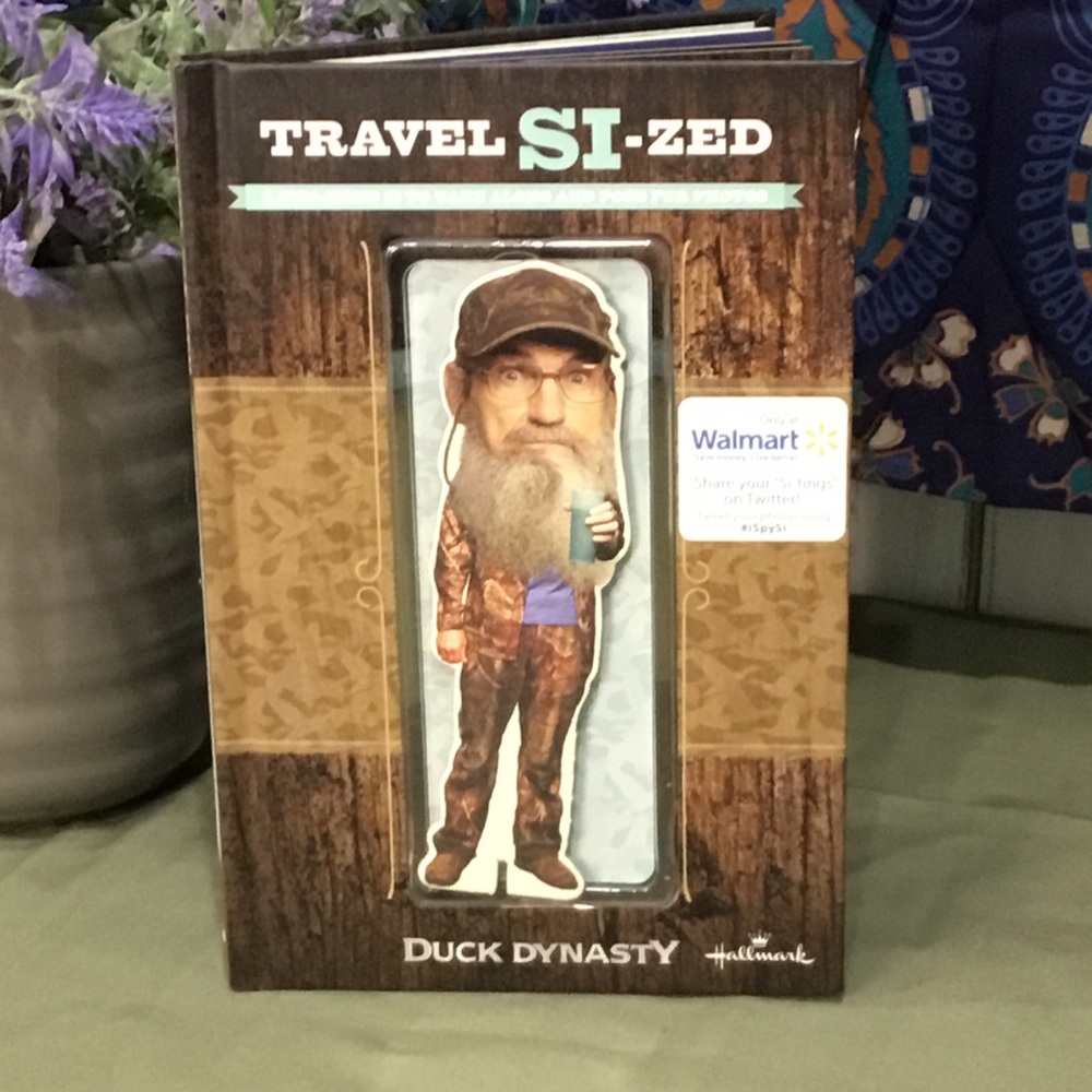 DuckDynasty TravelSi-zed Uncle Si “Flat Stanley” Book & cutout Figure